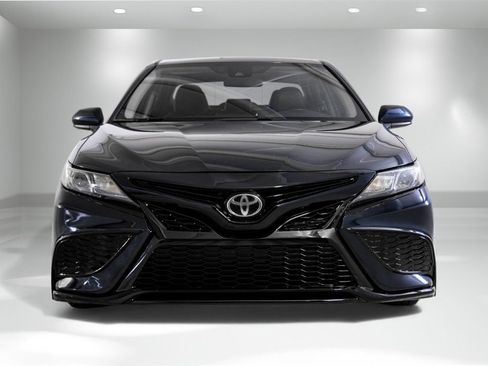 Used 2021 Toyota Camry SE image 4