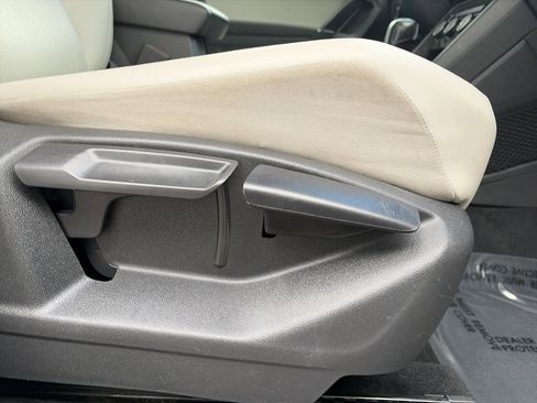 Used 2018 Volkswagen Tiguan SE w/ Panoramic Sunroof Package AWD/4WD image 27