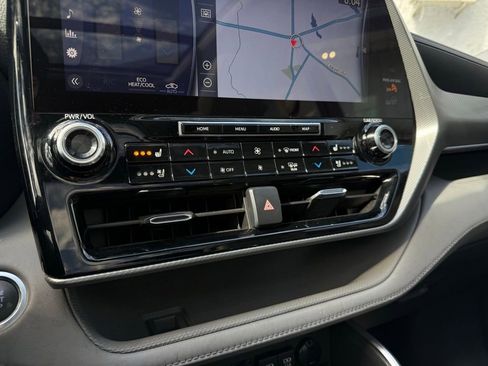 Used 2021 Toyota Highlander Platinum image 10