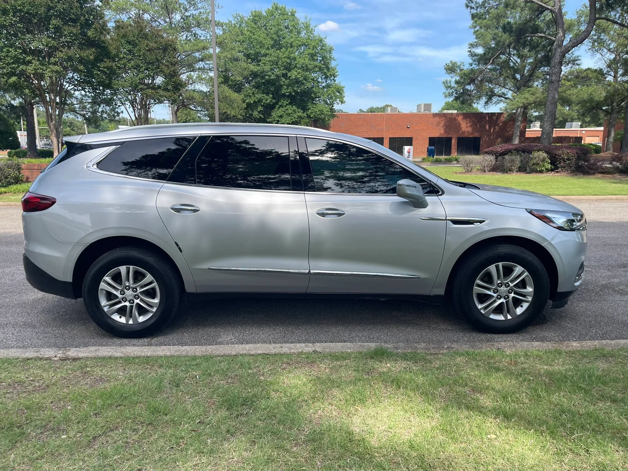 Used 2019 Buick Enclave Essence FWD image 6