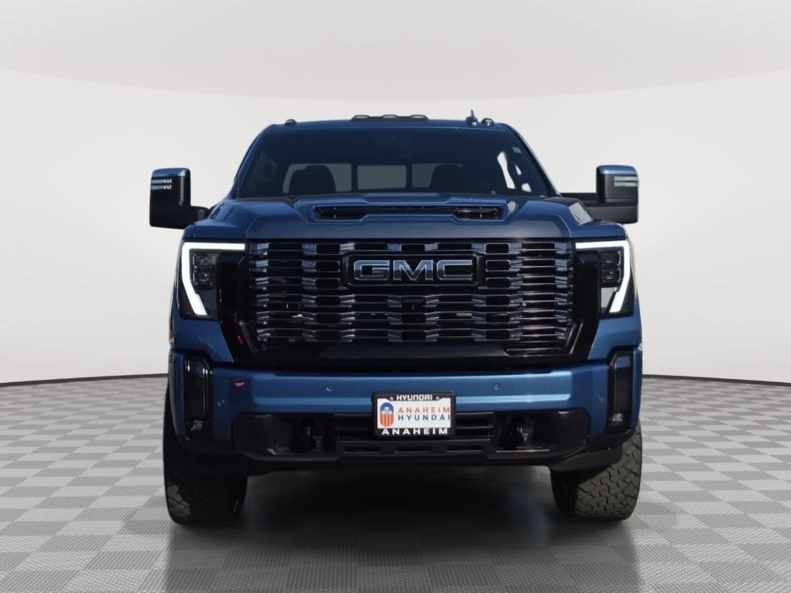 Used 2025 GMC Sierra 2500 Denali w/ Denali Reserve Package AWD/4WD image 2