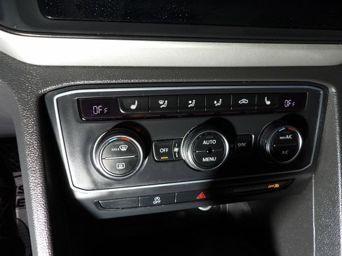 Used 2021 Volkswagen Atlas Cross Sport SE w/ Panoramic Sunroof Package AWD/4WD image 18