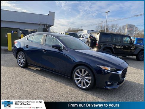 Used 2022 MAZDA MAZDA3 s image 1