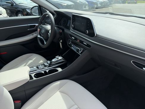 Used 2023 Hyundai Sonata SE FWD image 12
