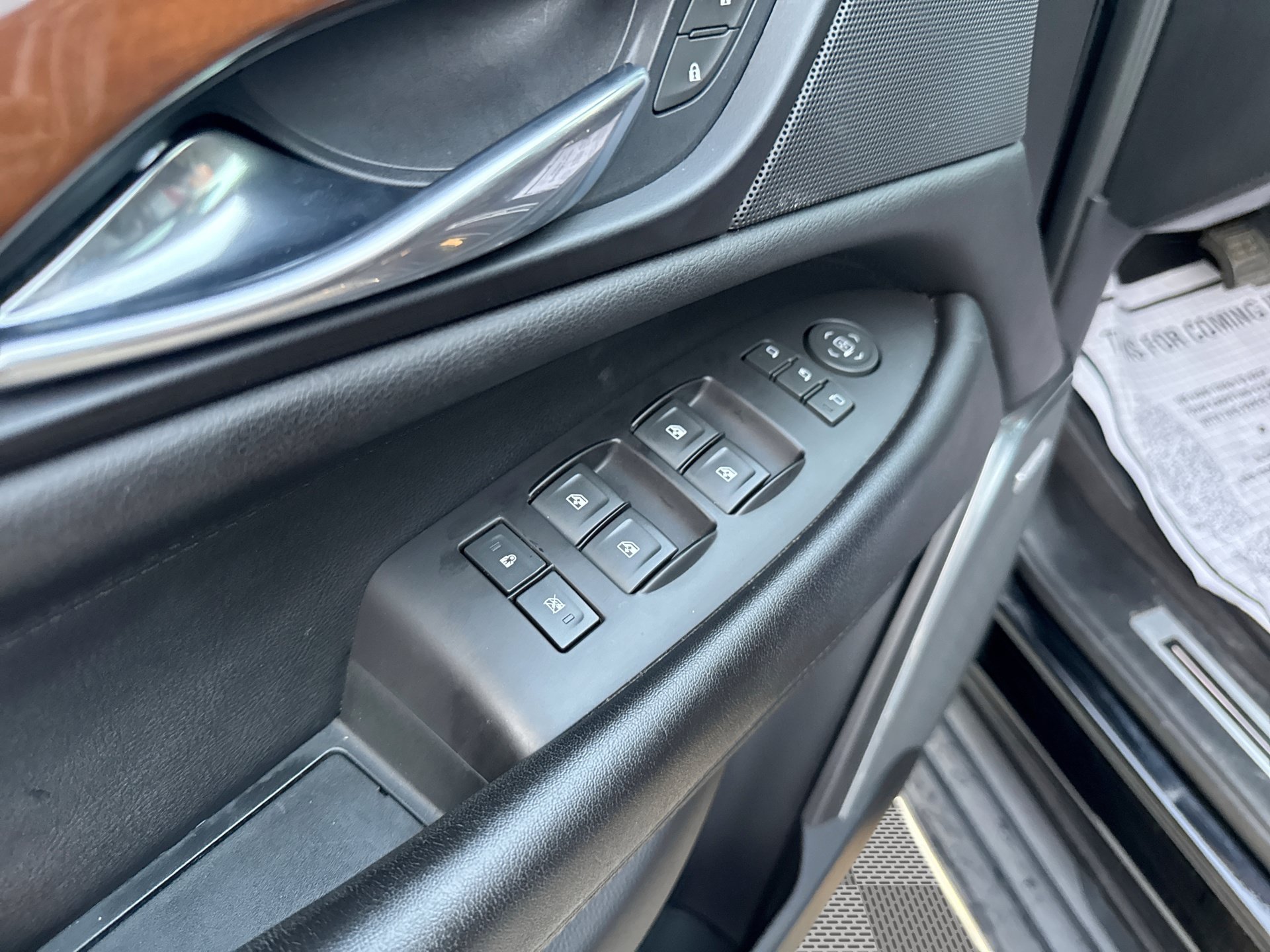 Used 2020 Cadillac Escalade ESV Luxury w/ Escalade Sport Edition AWD/4WD image 15