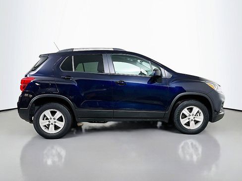 Used 2022 Chevrolet Trax LT w/ LT Convenience Package image 8