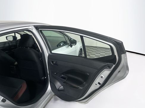 Used 2024 Nissan Versa SR FWD image 27