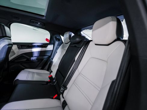 Certified 2026 Porsche Cayenne Coupe AWD/4WD image 23