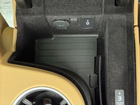 Used 2021 Porsche Panamera w/ Premium Package image 33