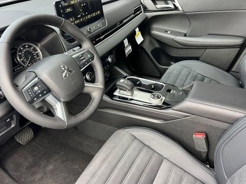 New 2026 Mitsubishi Outlander AWD image 11