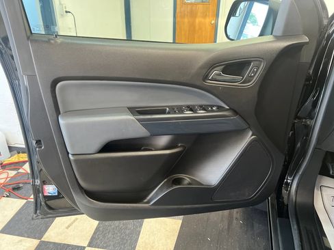 Used 2021 Chevrolet Colorado Z71 w/ Safety Package AWD/4WD image 33