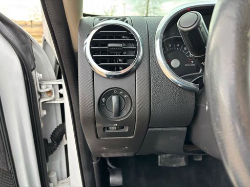 Used 2009 Ford Explorer XLT image 13