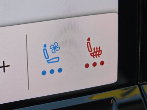 Used 2025 Volkswagen Atlas SE image 7