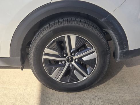 Used 2022 Kia Niro LXS FWD image 10