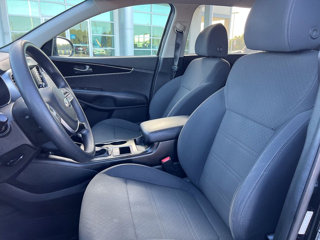Used 2020 Kia Sorento LX FWD image 16