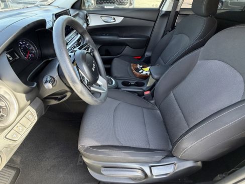 Used 2023 Kia Forte LXS w/ LXS Technology Package FWD image 8