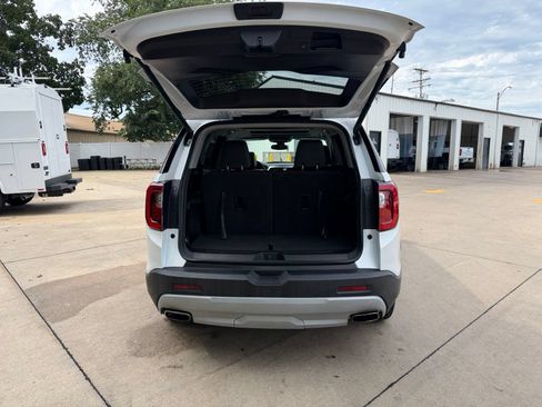 Used 2023 GMC Acadia SLT w/ Technology Package AWD/4WD image 34