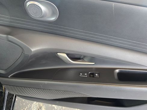 Used 2025 Hyundai Elantra SE FWD image 14