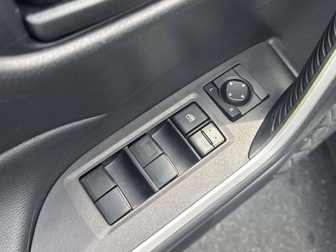 Used 2021 Toyota RAV4 LE AWD/4WD image 16