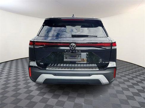 New 2025 Volkswagen Tiguan SE image 5