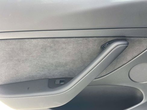 Used 2021 Tesla Model 3 Standard Range Plus image 11