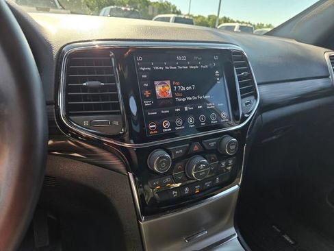 Used 2020 Jeep Grand Cherokee Laredo w/ Laredo X Package RWD image 23