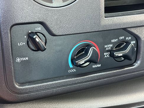 Used 2022 Ford E-450 and Econoline 450 Super Duty w/ Power Windows & Locks Group image 22