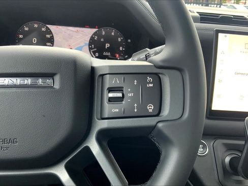 Used 2025 Land Rover Defender 110 X-Dynamic SE image 24