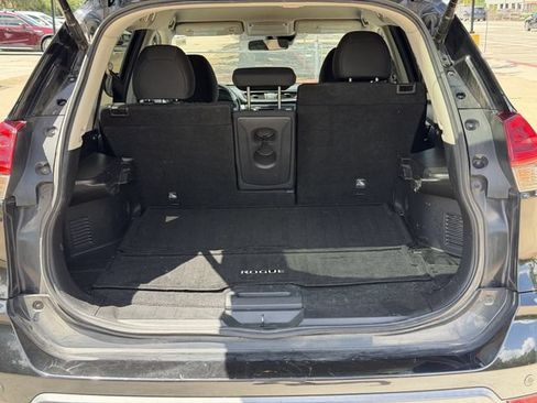 Used 2019 Nissan Rogue SV FWD image 24
