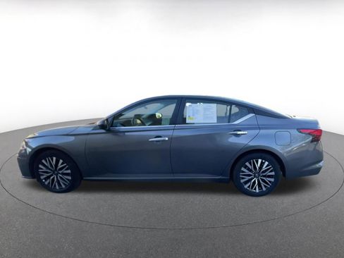 Used 2025 Nissan Altima 2.5 SV image 9
