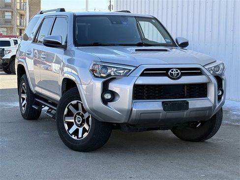 Used 2022 Toyota 4Runner TRD Off-Road image 2