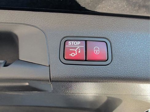 Used 2025 Mercedes-Benz GLS 450 4MATIC image 14