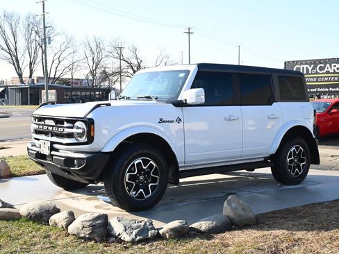 Used 2024 Ford Bronco Outer Banks image 9