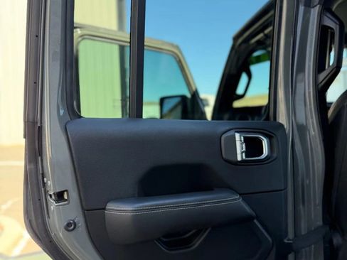 Used 2023 Jeep Wrangler Unlimited Sahara w/ Cold Weather Group AWD/4WD image 27
