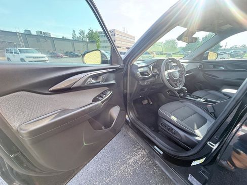 Used 2023 Chevrolet TrailBlazer LT FWD image 9