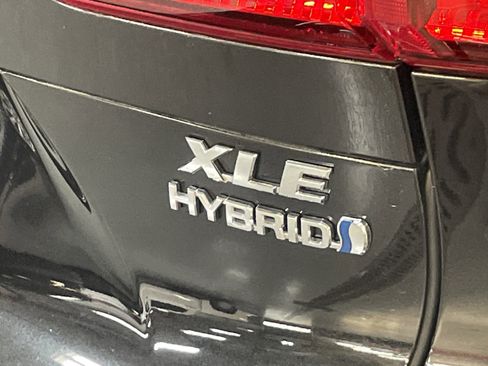 Used 2022 Toyota Venza XLE image 8