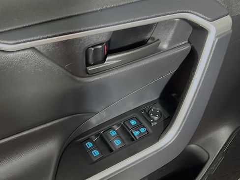 Used 2025 Toyota RAV4 LE AWD/4WD image 17