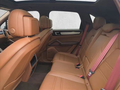 Used 2023 Porsche Cayenne AWD/4WD image 17