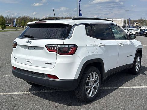 Used 2024 Jeep Compass Latitude AWD/4WD image 6