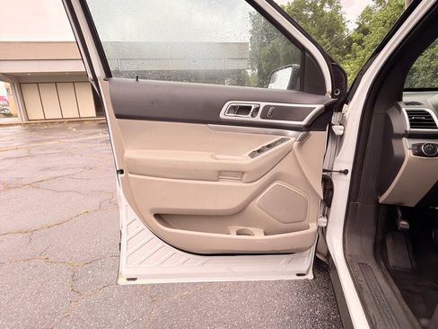 Used 2014 Ford Explorer XLT w/ Equipment Group 201A FWD image 11