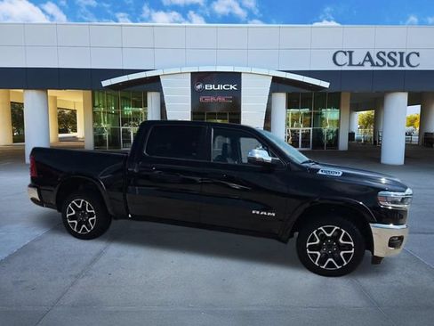 Used 2025 RAM 1500 Laramie AWD/4WD image 9