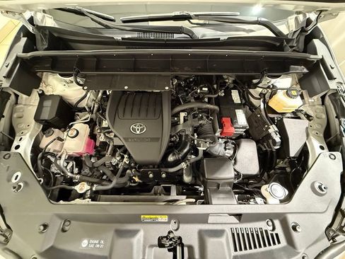 Used 2023 Toyota Highlander XLE AWD/4WD image 10