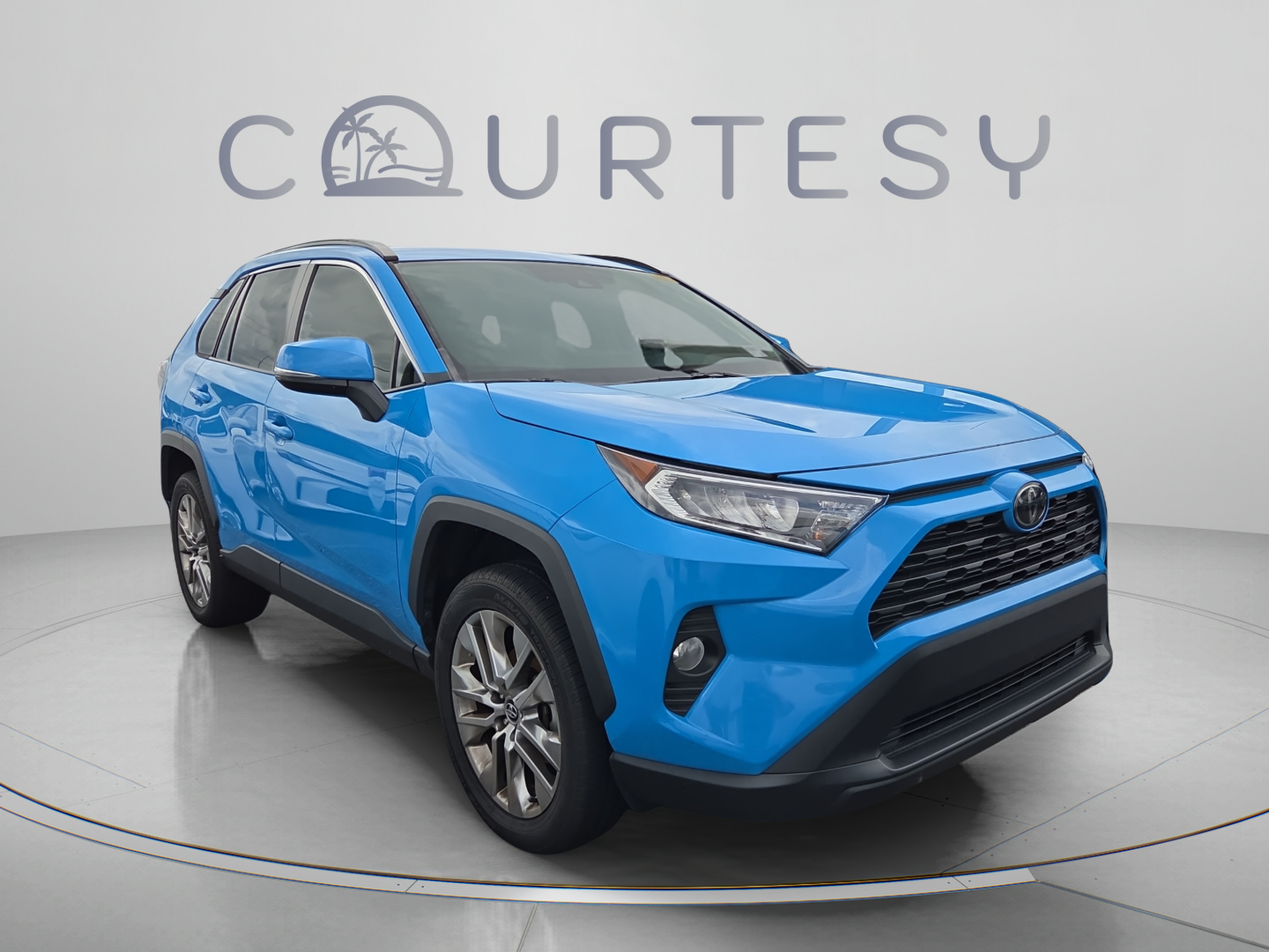 Used 2021 Toyota RAV4 XLE Premium FWD image 2