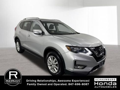 Used 2017 Nissan Rogue SV AWD/4WD image 3