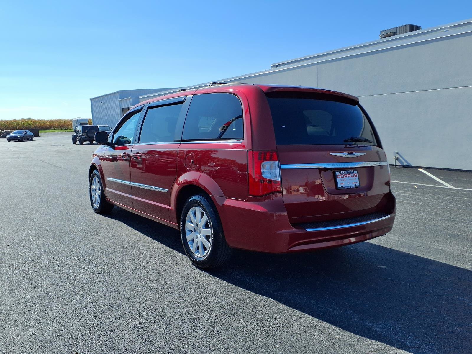 Used 2014 Chrysler Town & Country Touring FWD image 7