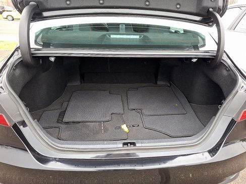 Used 2021 Toyota Camry LE image 28