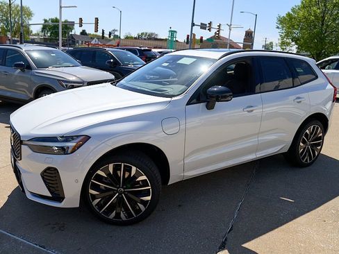 New 2026 Volvo XC60 T8 Ultra w/ Climate Package AWD/4WD image 3