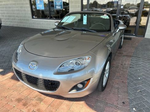 Used 2010 MAZDA MX-5 Miata Sport w/ Convenience Pkg image 17