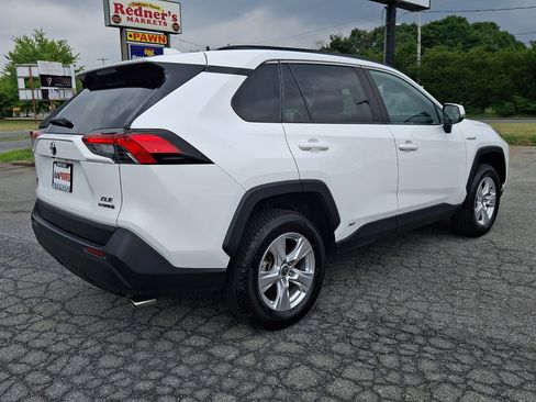 Used 2021 Toyota RAV4 XLE AWD/4WD image 6