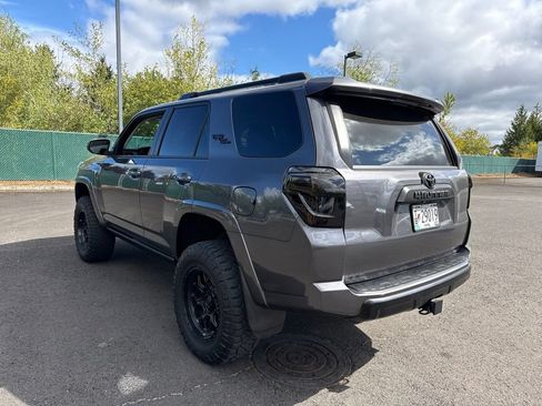 Used 2021 Toyota 4Runner TRD Off-Road Premium w/ Moonroof Package AWD/4WD image 5